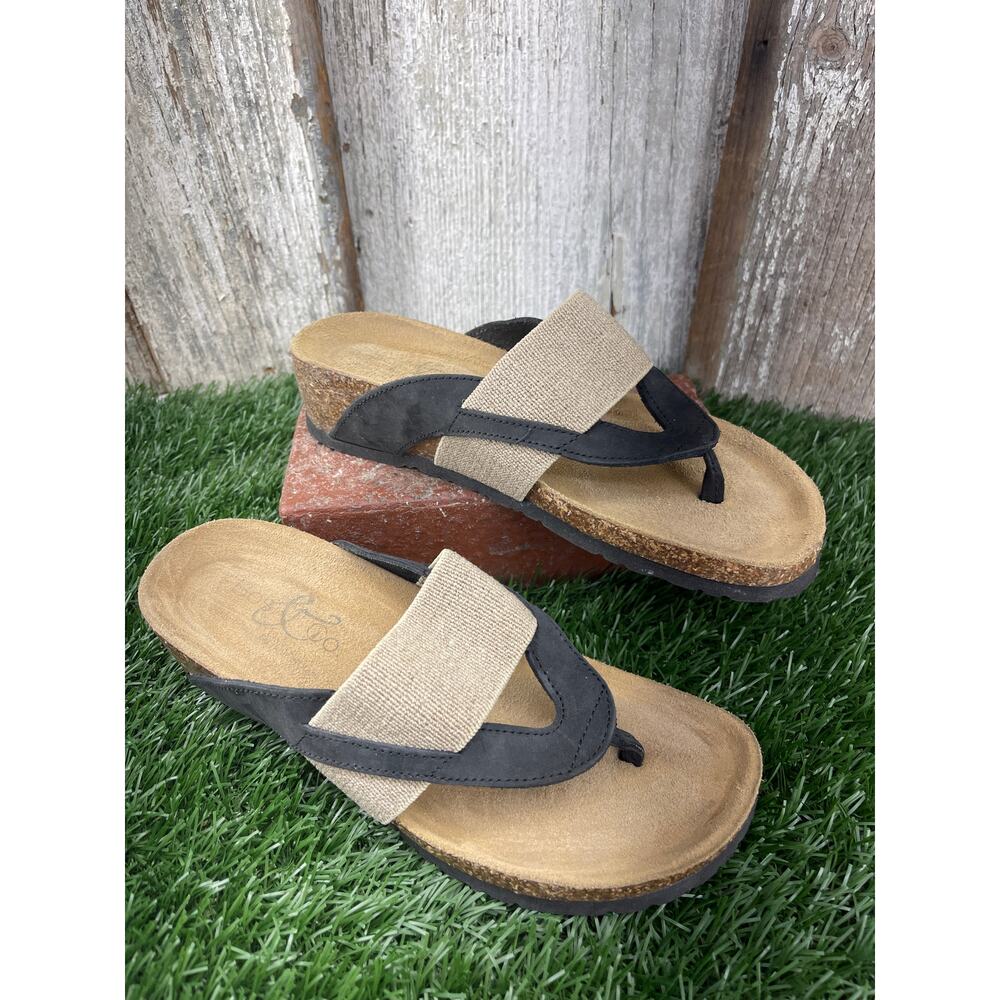 BOS. & CO. Women's Lars Thong Black and Tan Wedge Cork Sandal Women's EU37 US 6